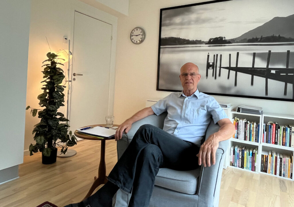 Mikael i sit klinik-lokale